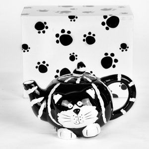 Chester The Cat Ceramic Teapot BURTON AND BURTON 6x9 Inches